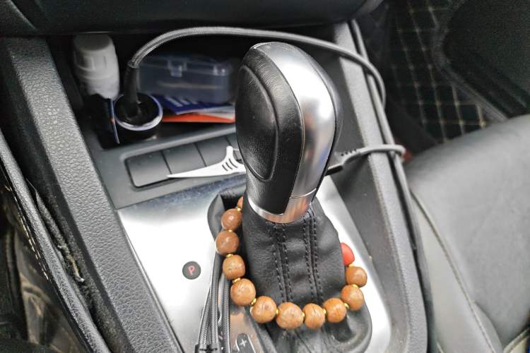 Used Volkswagen Sagitar 2014 1.6L Automatic Comfort Model Gear Lever