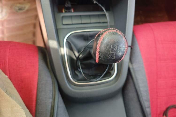 Used Volkswagen Sagitar 2014 Revised Version 1.6L Manual Leading Edition Gear Lever