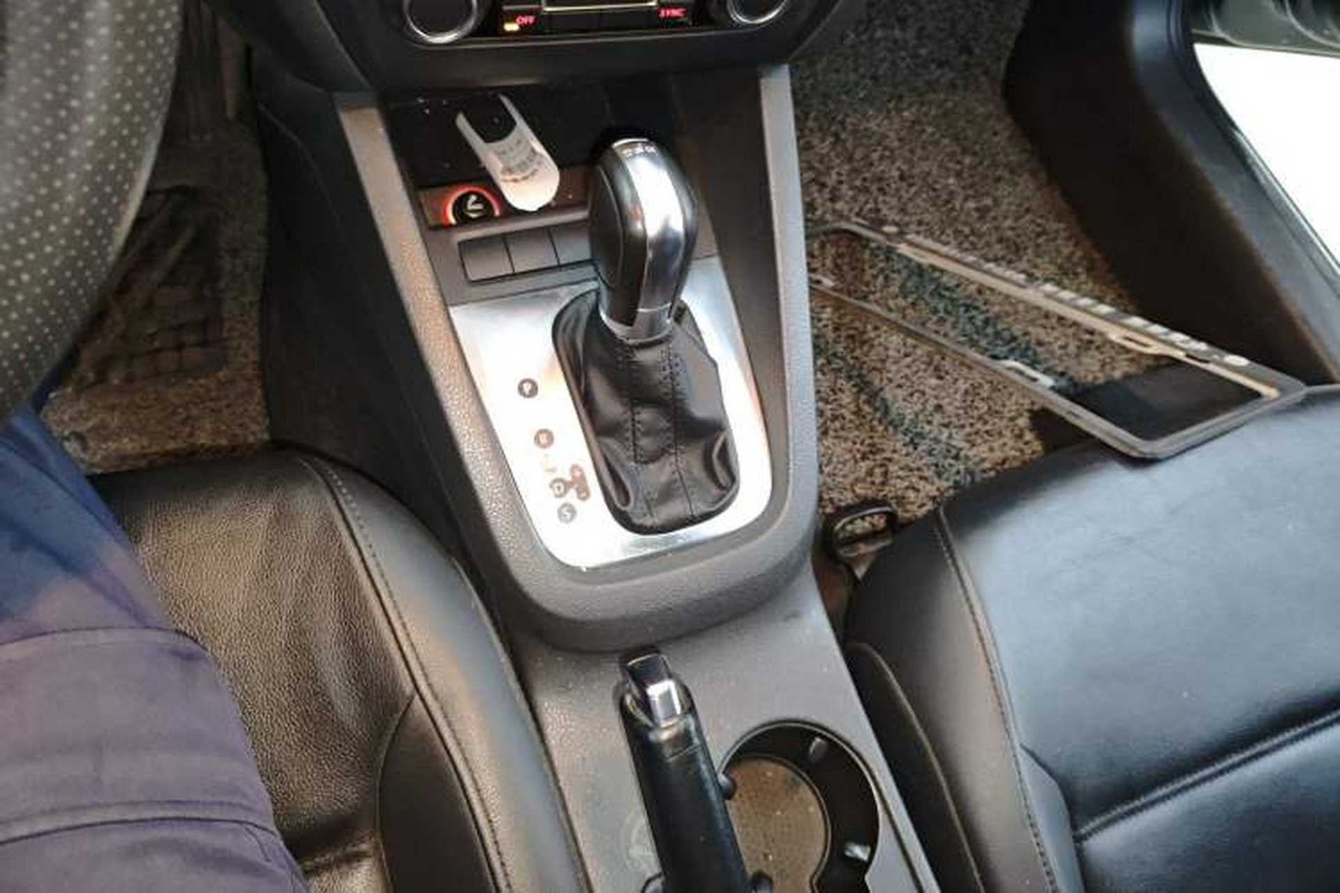 Used Volkswagen Sagitar 2014 Revised Version 1.4TSI Automatic Luxury Edition Gear Lever