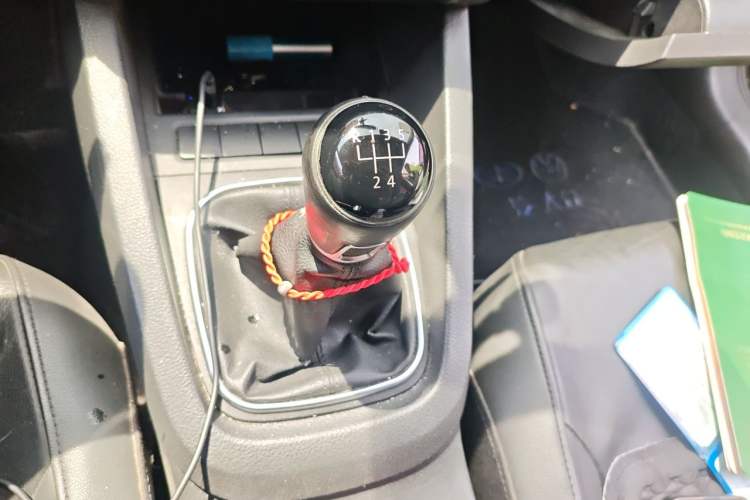 Used Volkswagen Sagitar 2014 Revised Version 1.6L Manual Comfort Edition Gear Lever