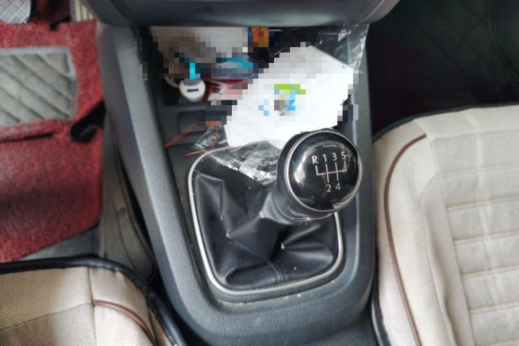 Used Volkswagen Sagitar 2014 1.6L Manual Comfort Model Gear Lever
