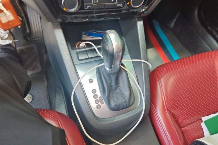 Used Volkswagen Sagitar 2014 Revised Version 1.4TSI Automatic Luxury Edition Gear Lever