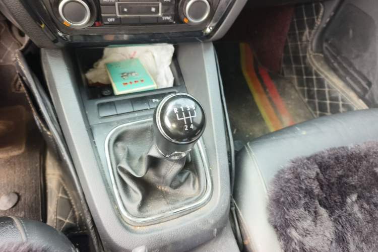 Used Volkswagen Sagitar 2014 1.4TSI Manual Luxury Model Gear Lever