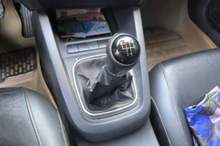Used Volkswagen Sagitar 2014 1.6L Manual Comfort Model Gear Lever