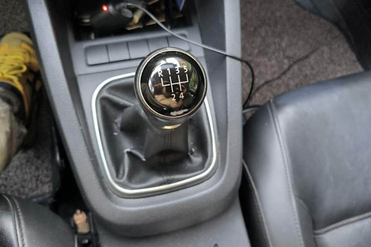 Used Volkswagen Sagitar 2014 Revised Version 1.6L Manual Comfort Edition Gear Lever