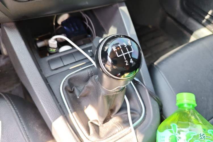 Used Volkswagen Sagitar 2014 Revised Version 1.4TSI Manual Luxury Edition Gear Lever