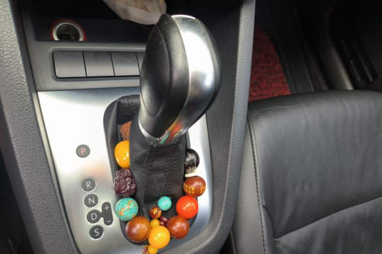 Used Volkswagen Sagitar 2014 1.6L Automatic Comfort Model Gear Lever