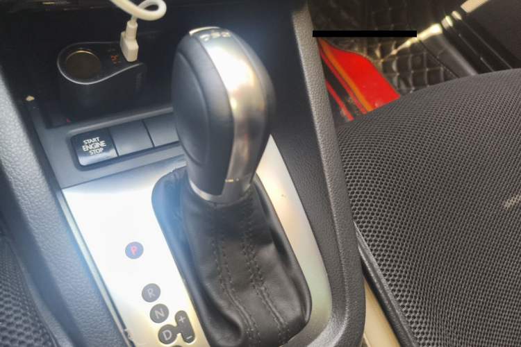 Used Volkswagen Sagitar 2014 1.4TSI Automatic Luxury Model Gear Lever