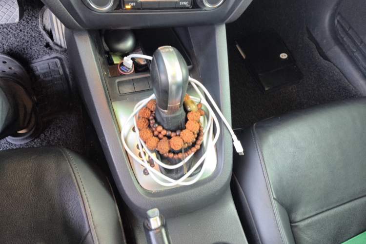 Used Volkswagen Sagitar 2014 1.4TSI Automatic Luxury Model Gear Lever