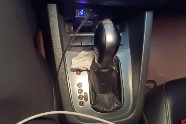 Used Volkswagen Sagitar 2014 1.4TSI Automatic Luxury Model Gear Lever