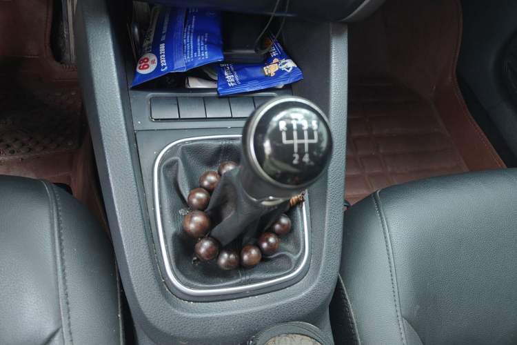 Used Volkswagen Sagitar 2014 1.6L Manual Comfort Model Gear Lever