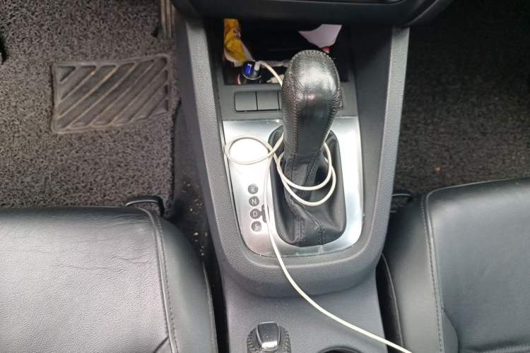 Used Volkswagen Sagitar 2014 1.4TSI Automatic Luxury Model Gear Lever