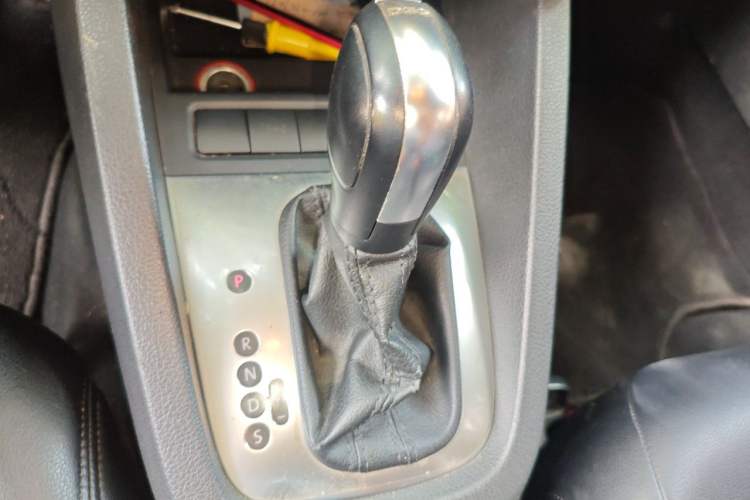 Used Volkswagen Sagitar 2014 1.4TSI Automatic Fashion Edition Gear Lever
