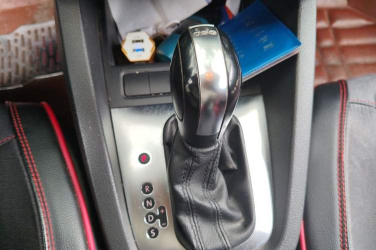 Used Volkswagen Sagitar 2014 Revised Version 1.4TSI Automatic Fashion Edition Gear Lever