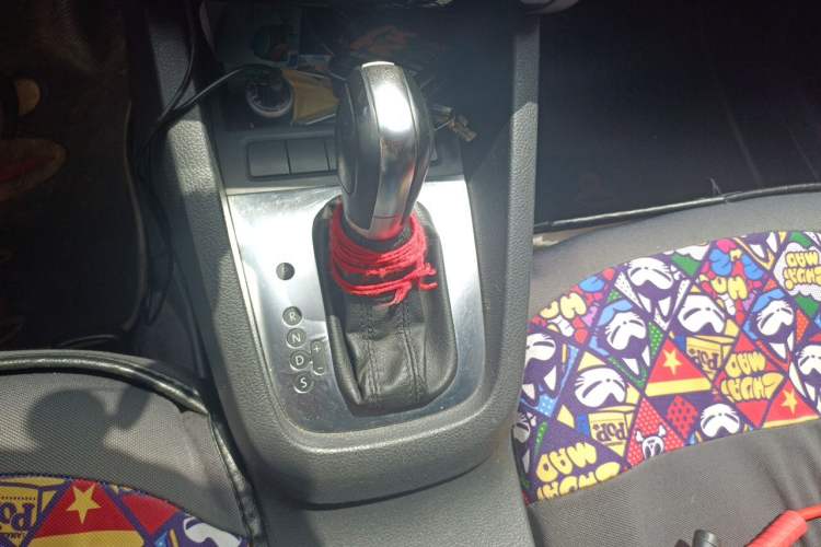 Used Volkswagen Sagitar 2014 1.6L Automatic Comfort Model Gear Lever