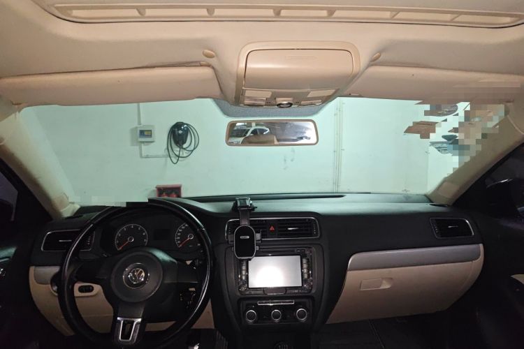 Used Volkswagen Sagitar 2014 1.6L Manual Comfort Model Headliner