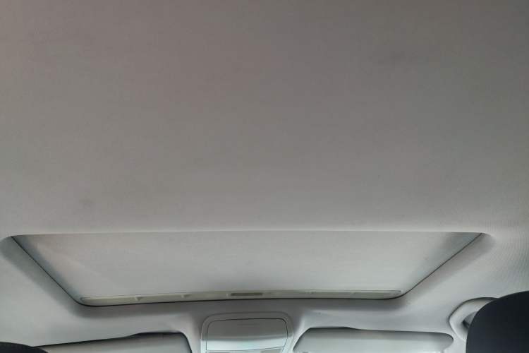 Used Volkswagen Sagitar 2014 1.6L Manual Comfort Model Headliner