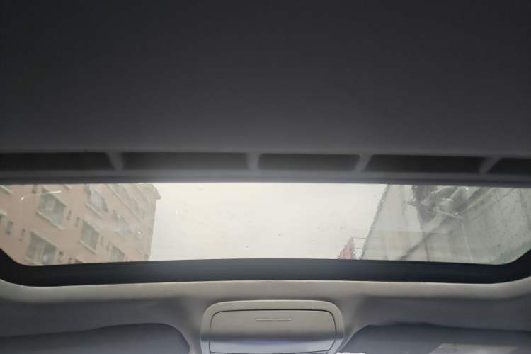Used Volkswagen Sagitar 2014 Revised Version 1.4TSI Automatic Luxury Edition Headliner