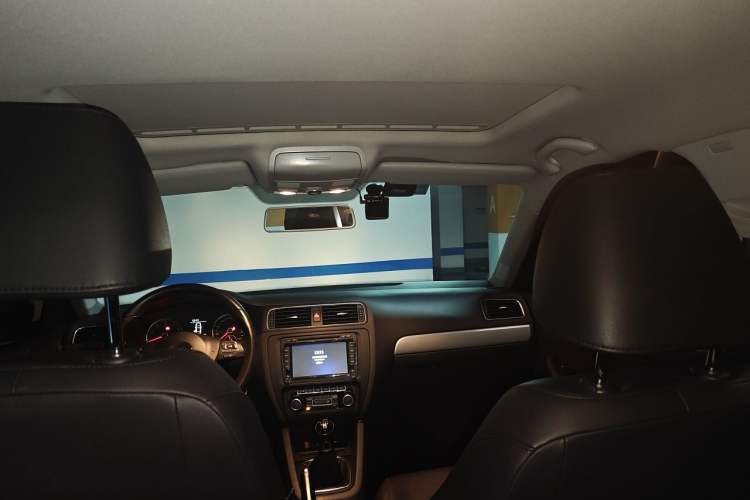Used Volkswagen Sagitar 2014 Revised Version 1.4TSI Manual Luxury Edition Headliner
