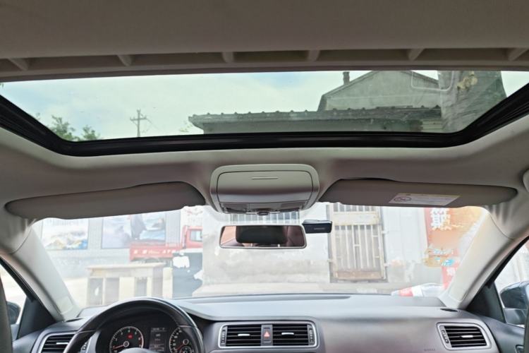 Used Volkswagen Sagitar 2014 Revised Version 1.4TSI Automatic Luxury Edition Headliner