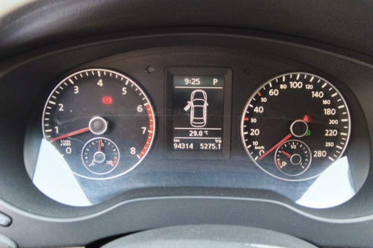 Used Volkswagen Sagitar 2014 1.4TSI Automatic Luxury Model Instrument Cluster