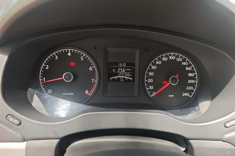 Used Volkswagen Sagitar 2014 Revised Version 1.6L Manual Leading Edition Instrument Cluster