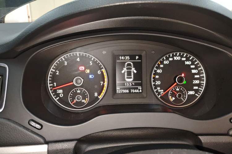 Used Volkswagen Sagitar 2014 Revised Version 1.4TSI Automatic Luxury Edition Instrument Cluster