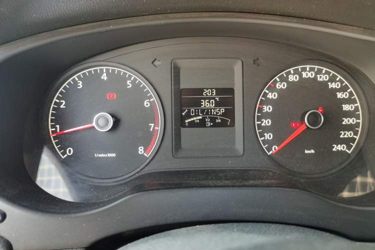 Used Volkswagen Sagitar 2014 1.6L Manual Comfort Model Instrument Cluster