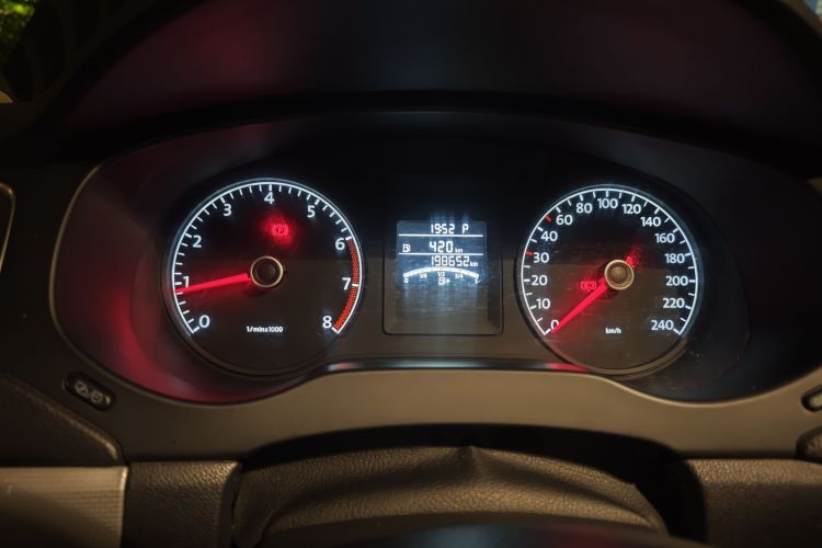 Used Volkswagen Sagitar 2014 Revised Version 1.6L Automatic Comfort Edition Instrument Cluster
