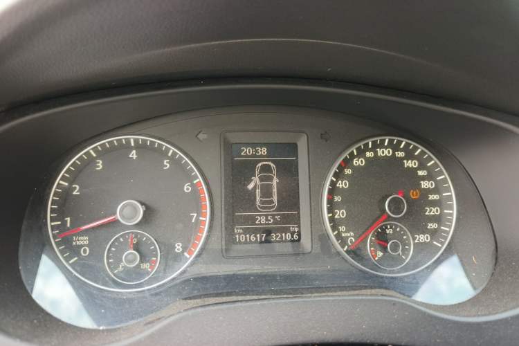 Used Volkswagen Sagitar 2014 1.4TSI Manual Luxury Model Instrument Cluster