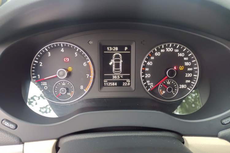 Used Volkswagen Sagitar 2014 1.4TSI Automatic Luxury Model Instrument Cluster