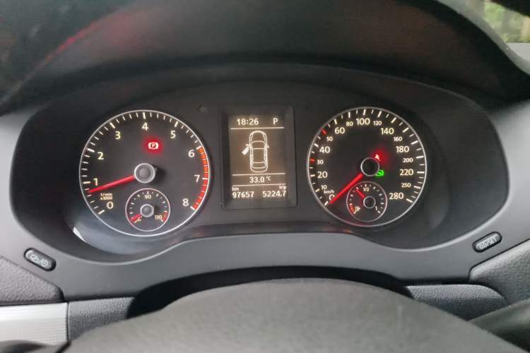 Used Volkswagen Sagitar 2014 1.4TSI Automatic Luxury Model Instrument Cluster