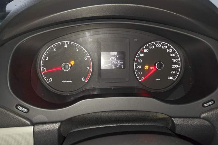 Used Volkswagen Sagitar 2014 1.6L Manual Comfort Model Instrument Cluster
