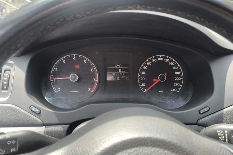 Used Volkswagen Sagitar 2014 1.6L Manual Comfort Model Instrument Cluster