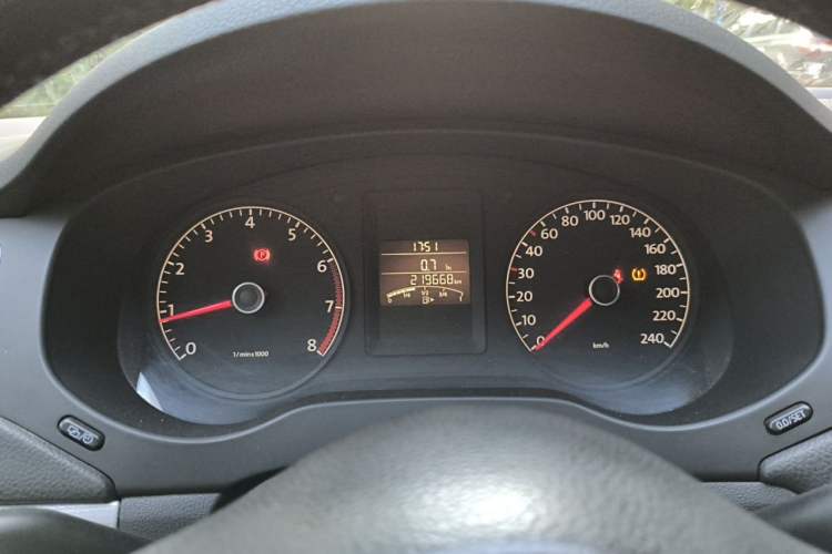 Used Volkswagen Sagitar 2014 Revised Version 1.6L Manual Comfort Edition Instrument Cluster