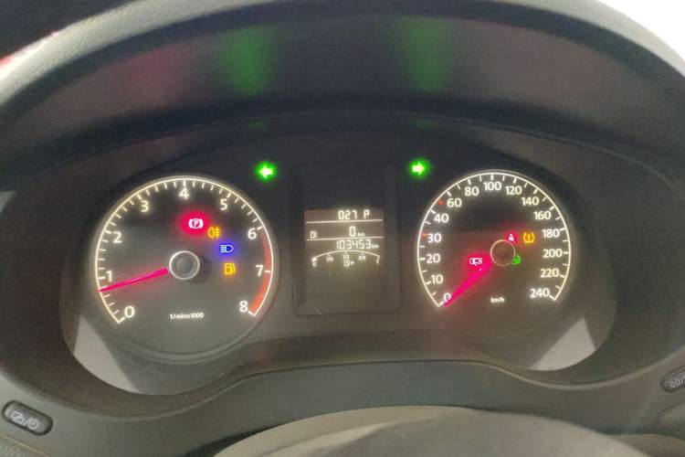 Used Volkswagen Sagitar 2014 Revised Version 1.6L Automatic Comfort Edition Instrument Cluster