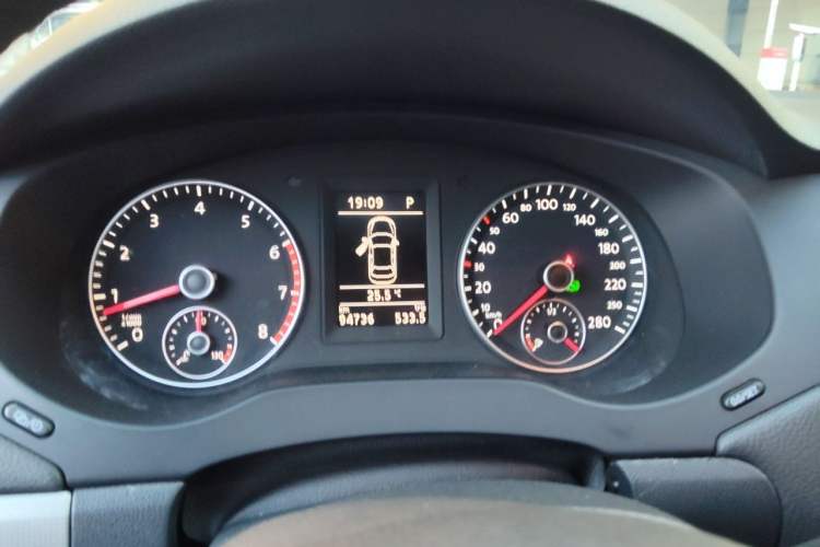 Used Volkswagen Sagitar 2014 1.4TSI Automatic Luxury Model Instrument Cluster