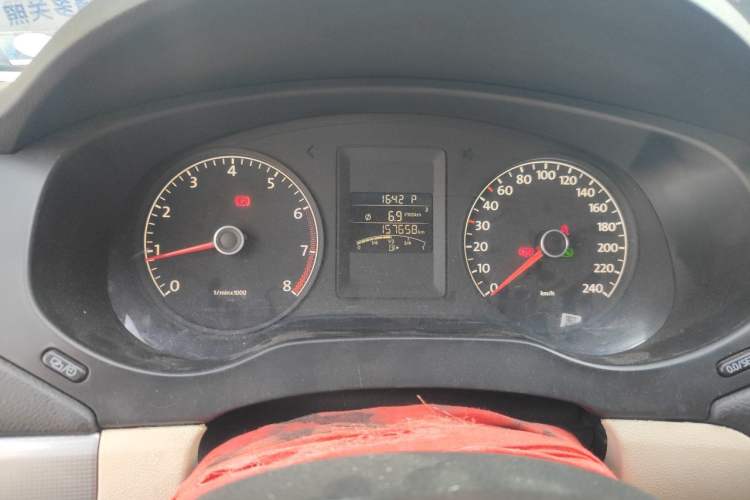 Used Volkswagen Sagitar 2014 1.6L Automatic Comfort Model Instrument Cluster