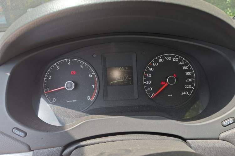 Used Volkswagen Sagitar 2014 1.6L Automatic Comfort Model Instrument Cluster