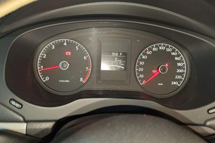 Used Volkswagen Sagitar 2014 Revised Version 1.6L Automatic Comfort Edition Instrument Cluster