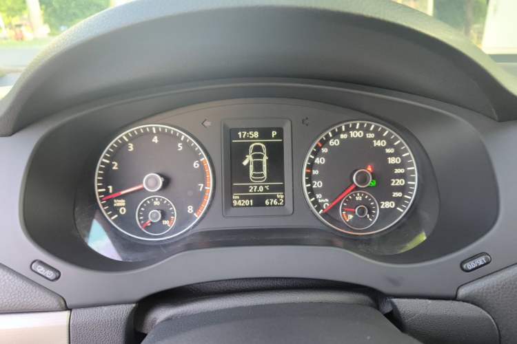Used Volkswagen Sagitar 2014 1.4TSI Automatic Luxury Model Instrument Cluster