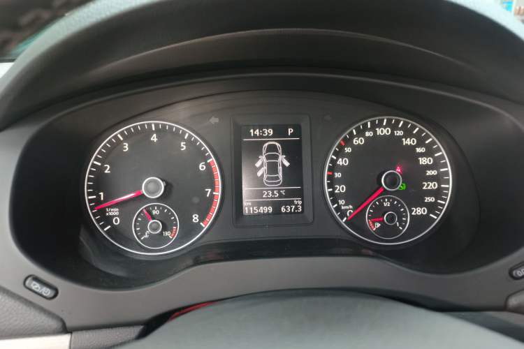 Used Volkswagen Sagitar 2014 1.4TSI Automatic Luxury Model Instrument Cluster