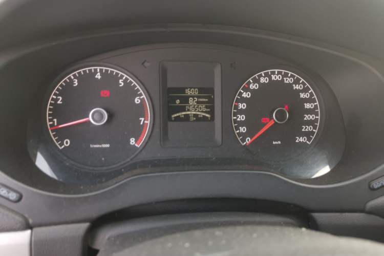 Used Volkswagen Sagitar 2014 1.6L Manual Comfort Model Instrument Cluster