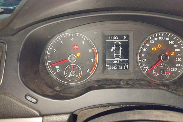 Used Volkswagen Sagitar 2014 Revised Version 1.4TSI Automatic Luxury Edition Instrument Cluster