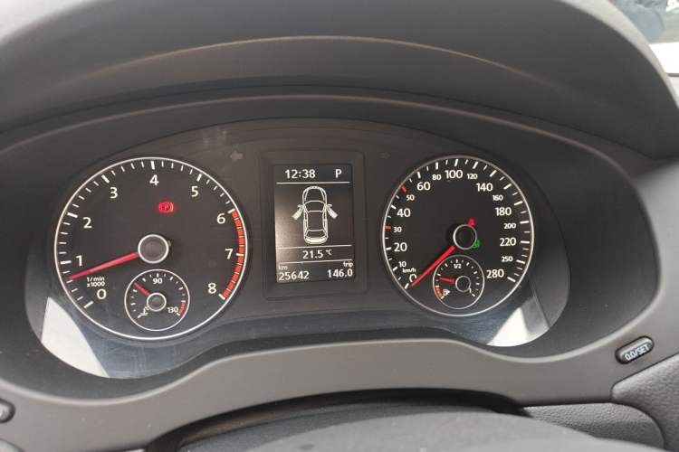Used Volkswagen Sagitar 2014 1.4TSI Automatic Luxury Model Instrument Cluster