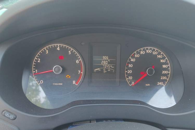 Used Volkswagen Sagitar 2014 1.6L Manual Comfort Model Instrument Cluster