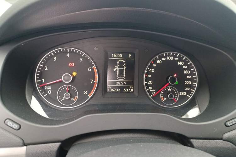 Used Volkswagen Sagitar 2014 1.4TSI Automatic Luxury Model Instrument Cluster