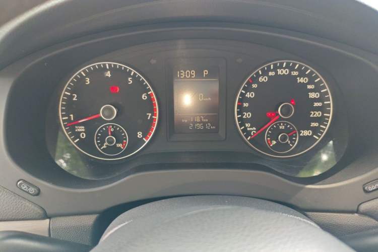 Used Volkswagen Sagitar 2014 1.4TSI Automatic Fashion Edition Instrument Cluster