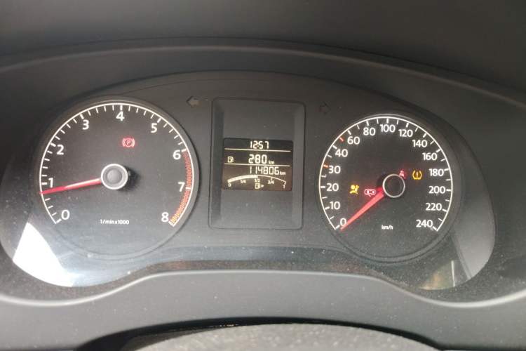 Used Volkswagen Sagitar 2014 1.6L Manual Comfort Model Instrument Cluster