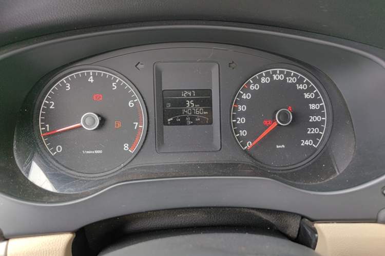 Used Volkswagen Sagitar 2014 1.6L Manual Comfort Model Instrument Cluster